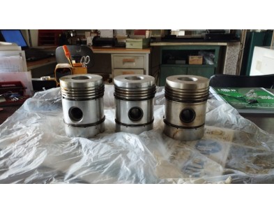 Serie di 3 pistoni diametro 105, segmenti 4 x 2,5, raschiaolio 2 x 5