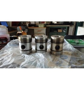 Serie di 3 pistoni diametro 105, segmenti 4 x 2,5, raschiaolio 2 x 5
