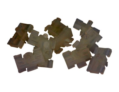 SPINKA LISTWY BOCZNEJ WSKIEJ DOLNEJ DB W124 (10SZT.)