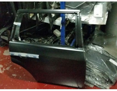 PORTA POSTERIORE DESTRO FORD MONDEO SW 00/07  

REAR RIGHT DOOR FORD MONDEO SW 00/07  

OE1307540