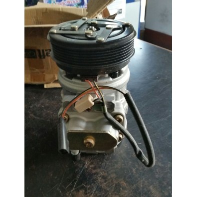 COMPRESSORE ARIA CONDIZIONATA CON FRIZIONE FORD FIESTA 1.4 89/96  

AIR CONDITION COMPRESSOR WITH CLUTCH FORD FIESTA 1.4 89/96