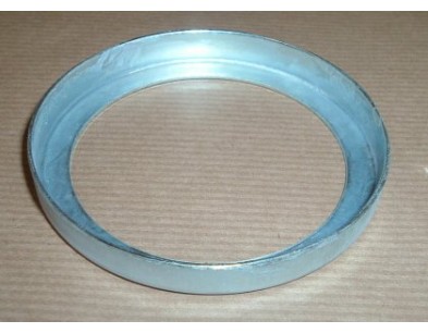 REAR OUTPUT HOUSING OIL SHIELD