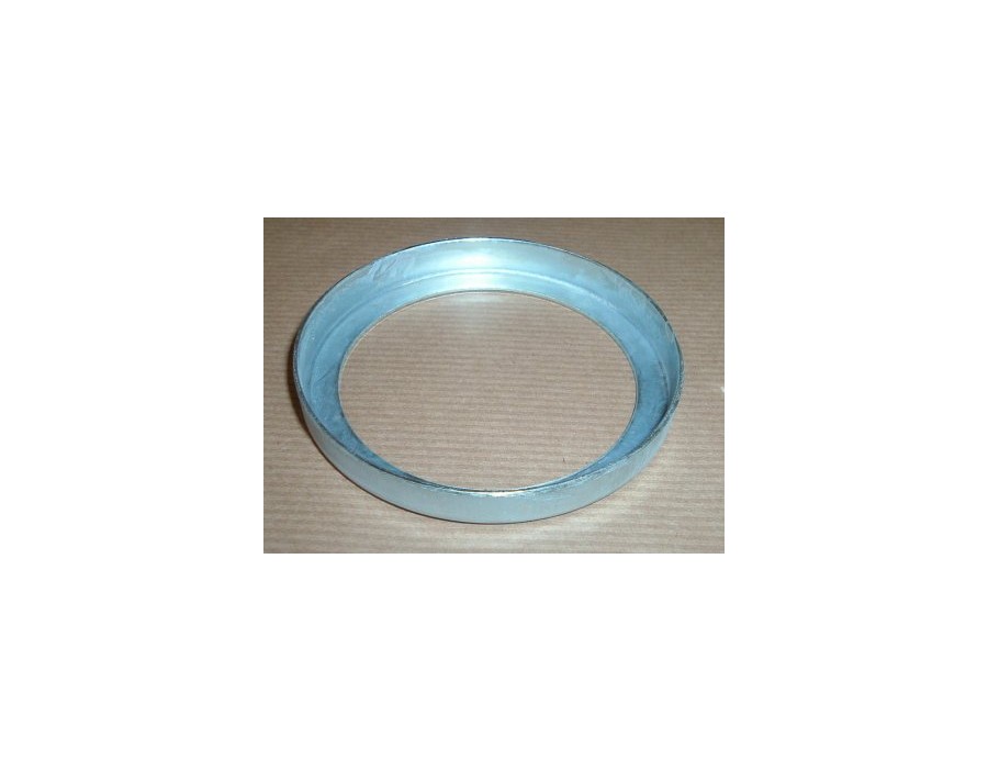 REAR OUTPUT HOUSING OIL SHIELD