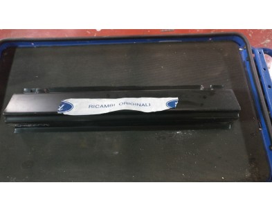FASCIONE LATERALE ANTERIORE DESTRO  ESCORT 81/90   


RIGHT FRONT LATERAL PANEL FORD ESCORT 81/90