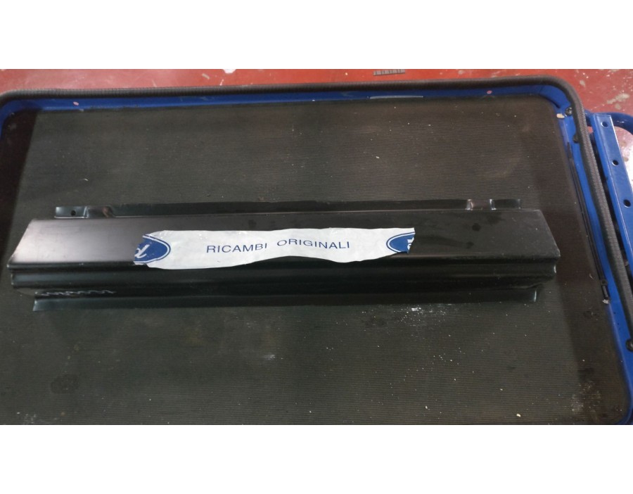FASCIONE LATERALE ANTERIORE DESTRO  ESCORT 81/90   


RIGHT FRONT LATERAL PANEL FORD ESCORT 81/90