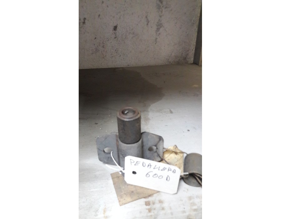 STAFFA ATTACCO PEDALIERA FIAT 600D