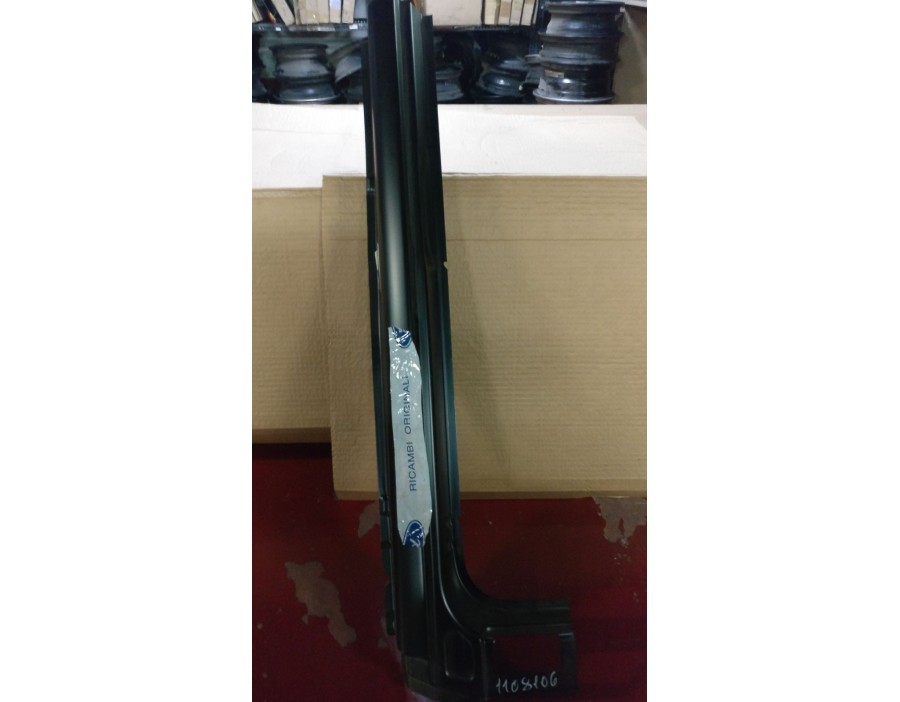 FASCIONE LATERALE DESTRO FORD FIESTA 95/02   

INFERIOR  LATERAL DOOR RIGHT FORD FIESTA 95/02