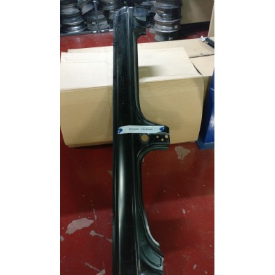 FASCIONE LATERALE DESTRO FORD FOCUS 01/05  

RIGHT LATERAL FASTER FORD FOCUS 01/05