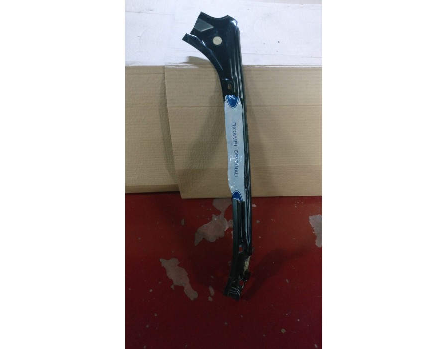 RINFORZO MONTANTE ANTERIORE SUPERIORE SINISTRO FORD FIESTA 95/02  


LEFT UPPER FRONT DOOR REINFORCEMENT FORD FIESTA 95/02