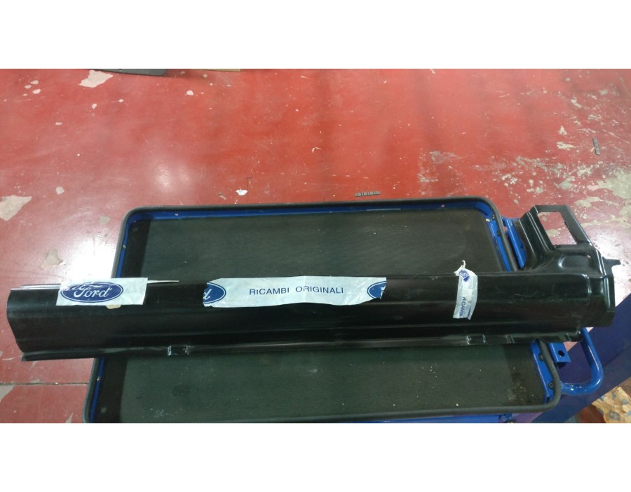 FASCIONE LATERALE ANTERIORE DESTRO FORD FIESTA 89/96   

FRONT RIGHT LATERAL INFERIOR PANEL FORD FIESTA 89/96