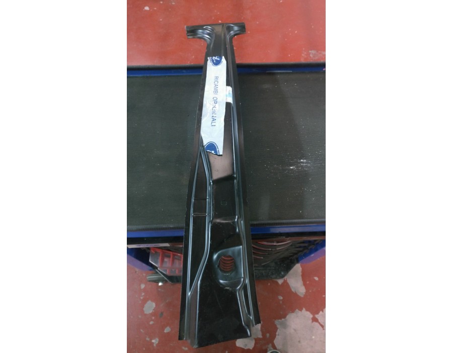 LAMIERA ESTERNA MONTANTE CENTRALE SINISTRO FORD ESCORT/ORION 90/01  


LEFT CENTRAL EXTERNAL  PANEL FORD ESCORT/ORION 90/01