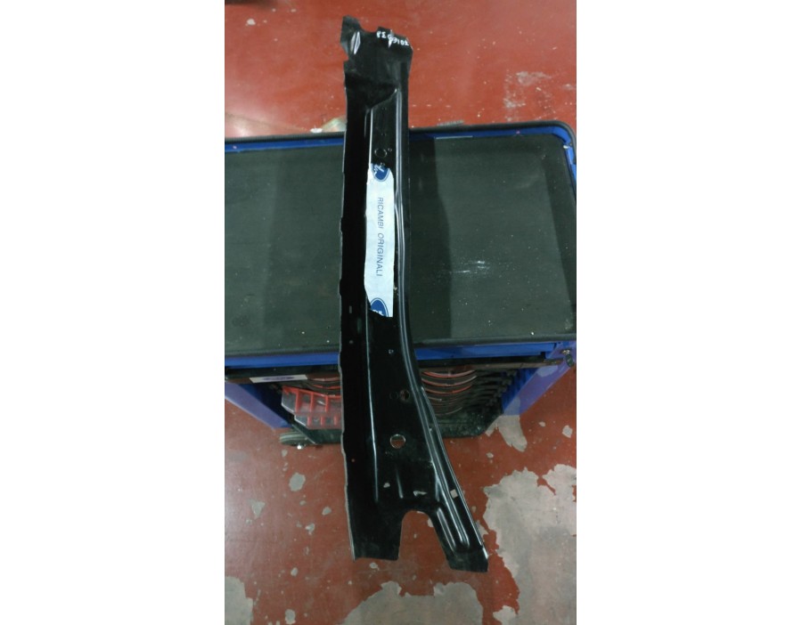 FIANCATA ANTERIORE DESTRO FORD ESCORT/ORION 90/95  

RIGHT FRONT SIDE FORD ESCORT/ORION 90/95