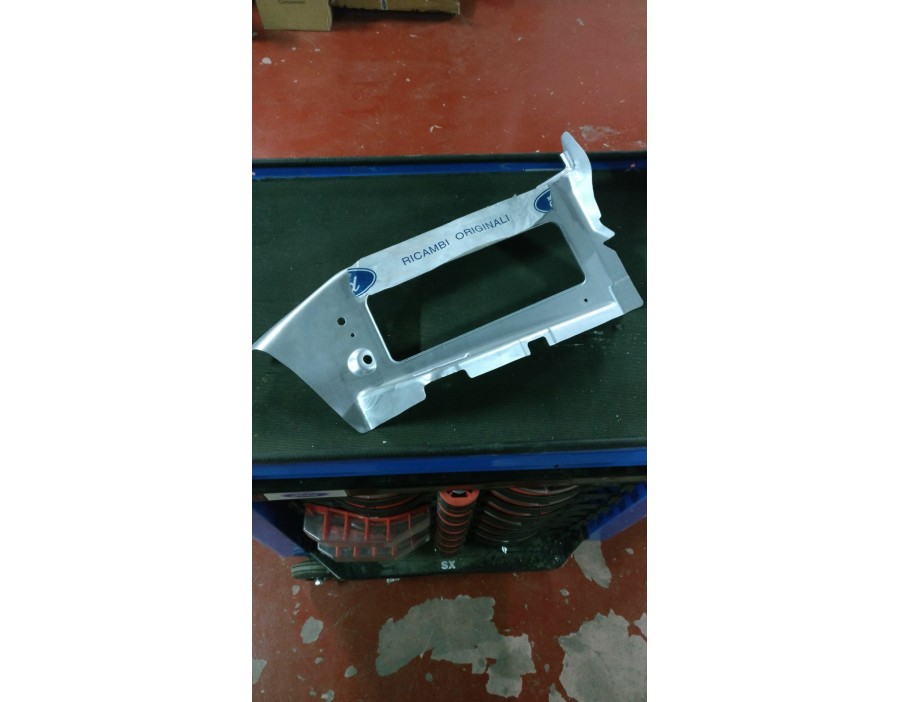 RINFORZO POSTERIORE LATERALE DESTRO FORD GALAXY 06/15  

REAR RIGHT LATERAL REINFORCEMENT GALAXY 06/15