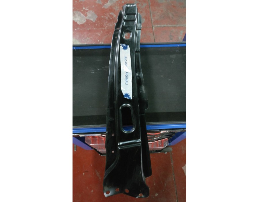 RINFORZO ANTERIORE DESTRO FORD FIESTA 95/02  

RIGHT FRONT REINFORCEMENT  FORD FIESTA 95/02