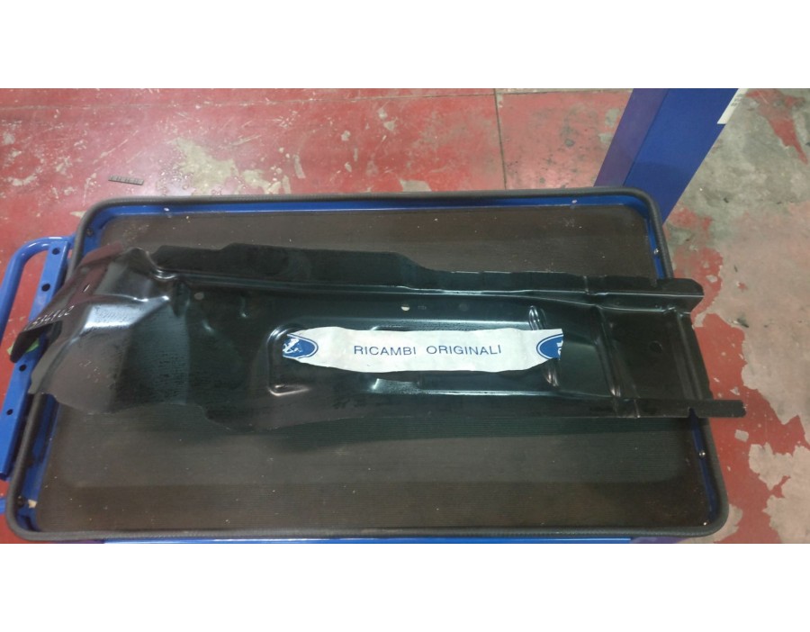 ELEMENTO DI RIEMPIMENTO ANTERIORE SINISTRO FORD FIESTA 08/13   

FRONT LEFT FILLING ELEMENT FORD FIESTA 08/13