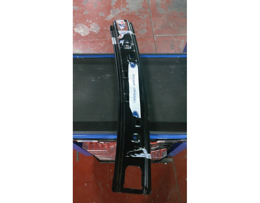 TRAVERSA SUPERIORE ANTERIORE APERTURA PARABREZZA FORD FOCUS 98/05 

FRONT UPPER CROSS PIECE OPENING WINDSCREEN FORD FOCUS 98/05