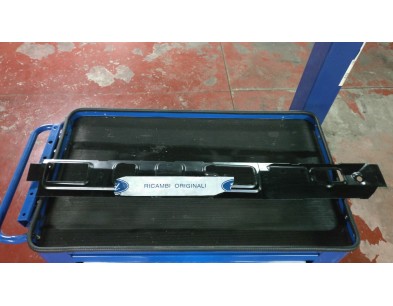 RINFORZO FASCIONE DESTRO FORD FIESTA 95/02 PUMA 97/01 

REINFORCED UNDER DOOR FORD FIESTA 95/02 PUMA 97/01