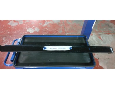 FASCIONE SOTTO PORTA ANTERIORE DESTRO FORD TRANSIT 91/94  

FRONT RIGHT UNDER THE DOOR PANEL FORD TRANSIT 91/94