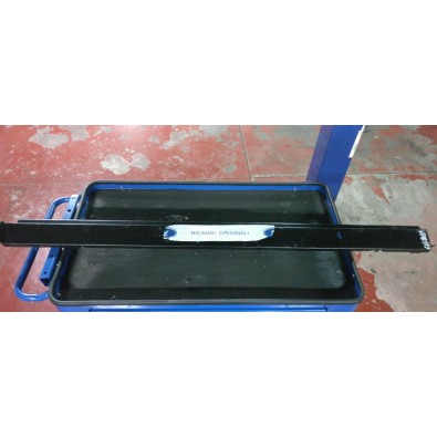 FASCIONE SOTTO PORTA ANTERIORE DESTRO FORD TRANSIT 91/94  

FRONT RIGHT UNDER THE DOOR PANEL FORD TRANSIT 91/94