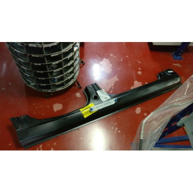 FASCIONE SOTTOPORTA LATERALE DESTRO FORD FOCUS 98/05 

RIGHT UNDER THE DOOR PANEL FORD FOCUS 98/05
