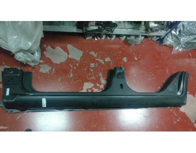 FASCIONE LATERALE SOTTOPORTA FORD FOCUS 03/05 

LATERAL UNDER THE DOOR PANEL FORD FOCUS 03/05