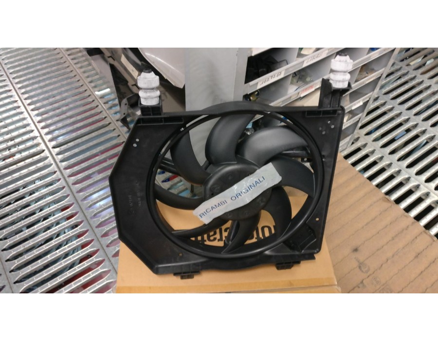 VENTOLA CON MOTORINO SENZA SISTEMA A.C  FORD FIESTA 95/02 PUMA 97/01 

FAN WITH ENGINE WITHOUT A.C FORD FIESTA 95/02 PUMA 97/01