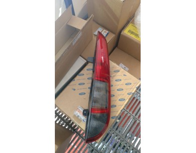FANALE POSTERIORE DESTRO SENZA LAMPADINE FORD FOCUS 04/08 

REAR RIGHT HEADLIGHT WITHOUT LAMP FORD FOCUS 04/08