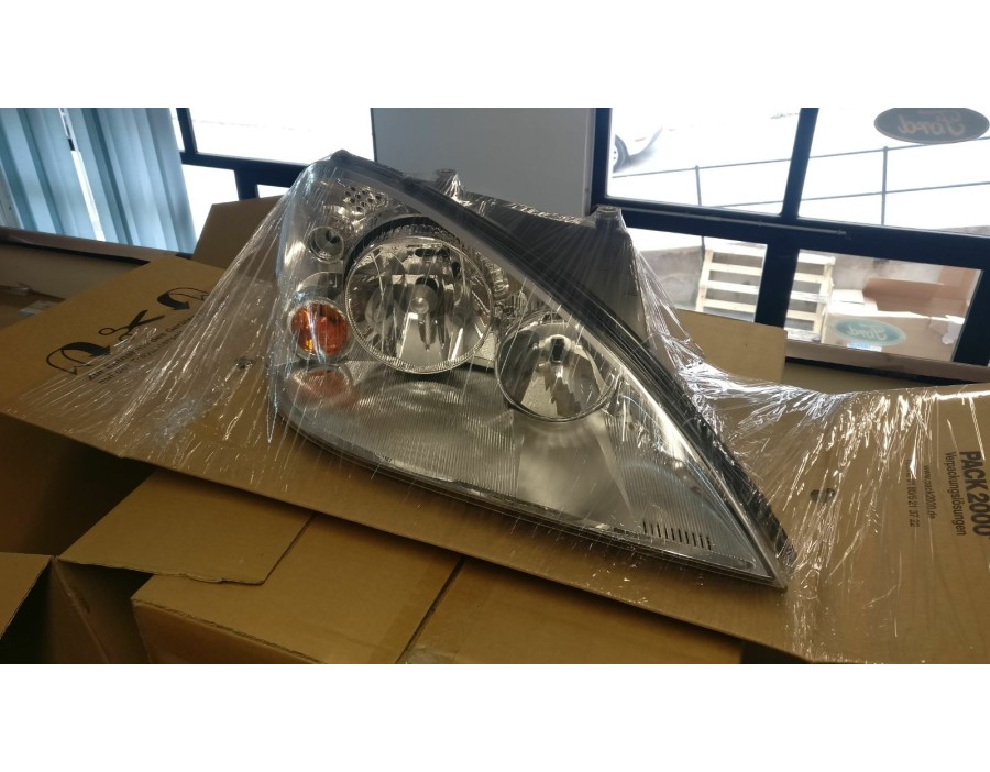 FARO ANTERIORE DESTRO FORD GALAXY 00/06 

FRONT RIGHT HEAD LIGHT FORD GALAXY 00/06