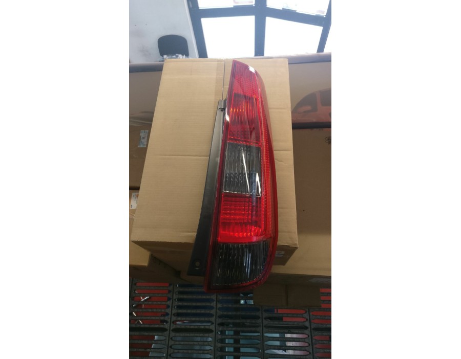 FANALE POSTERIORE DESTRO FORD FIESTA/FUSION 02/05 

REAR RIGHT HEADLIGHT FORD FIESTA/FUSION 02/05