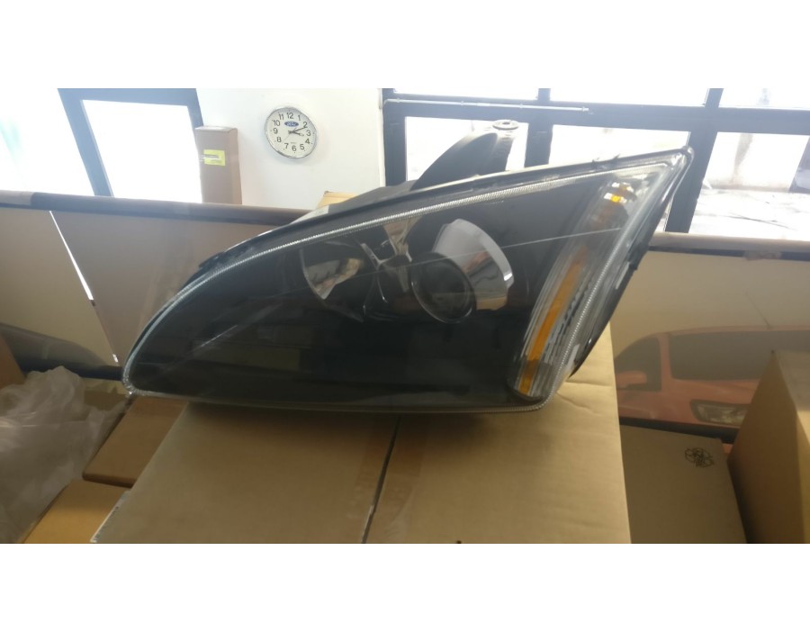 FARO ANTERIORE SINISTRO FORD FOCUS 04/08 

FRONT LEFT HEADLIGHT FORD FOCUS 04/08