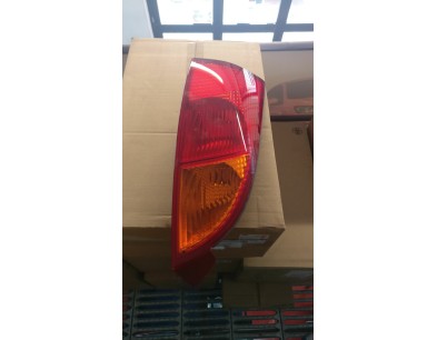 FANALE POSTERIORE DESTRO FORD FOCUS 98/05 

REAR RIGHT HEADLIGHT FORD FOCUS 98/05