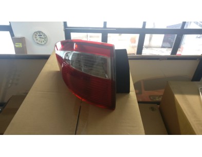 FANALE POSTERIORE DESTRO  FORD FOCUS C-MAX AGOSTO 2010/2015

REAR RIGHT HEADLIGHT FORD FOCUS C-MAX AUGUST 2010/2015