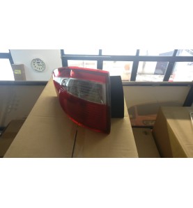 FANALE POSTERIORE DESTRO  FORD FOCUS C-MAX AGOSTO 2010/2015

REAR RIGHT HEADLIGHT FORD FOCUS C-MAX AUGUST 2010/2015