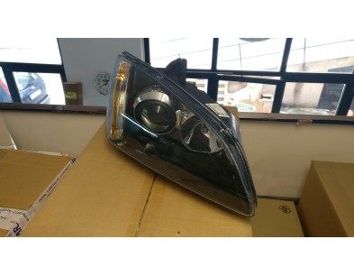 FARO ANTERIORE DESTRO FORD FOCUS 04/08 

FRONT RIGHT HEADLIGHT FORD FOCUS 04/08