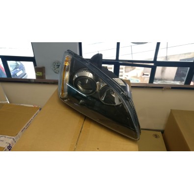 FARO ANTERIORE DESTRO FORD FOCUS 04/08 

FRONT RIGHT HEADLIGHT FORD FOCUS 04/08