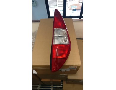 FANALE POSTERIORE DESTRO FORD MONDEO 00/07 

REAR RIGHT HEADLIGHT FORD MONDEO 00/07