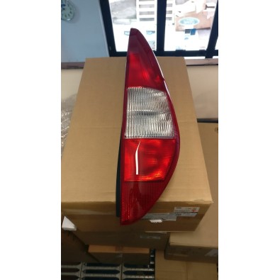 FANALE POSTERIORE DESTRO FORD MONDEO 00/07 

REAR RIGHT HEADLIGHT FORD MONDEO 00/07