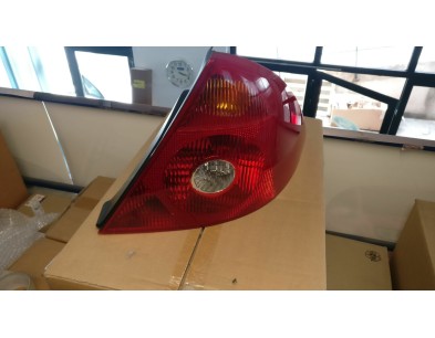 FANALE POSTERIORE DESTRO FORD MONDEO 00/07 

REAR RIGHT HEADLIGHT FORD MONDEO 00/07