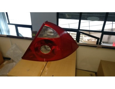 FANALE POSTERIORE DESTRO FORD MONDEO 00/07 

REAR RIGHT HEADLIGHT FORD MONDEO 00/07