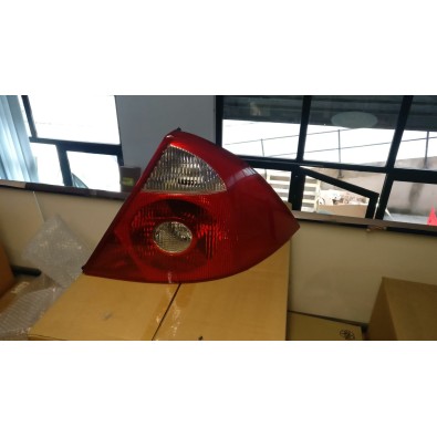 FANALE POSTERIORE DESTRO FORD MONDEO 00/07 

REAR RIGHT HEADLIGHT FORD MONDEO 00/07