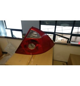 FANALE POSTERIORE DESTRO FORD MONDEO 00/07 

REAR RIGHT HEADLIGHT FORD MONDEO 00/07