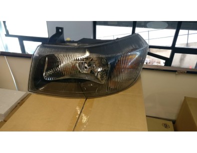 FARO ANTERIORE SINISTRO CON FINITURA NERA  FORD TRANSIT 00/06 

FRONT LEFT HEADLIGHT WITH BLACK TRIM FORD TRANSIT 00/06