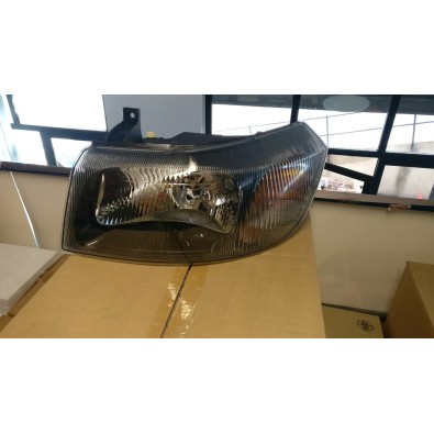 FARO ANTERIORE SINISTRO CON FINITURA NERA  FORD TRANSIT 00/06 

FRONT LEFT HEADLIGHT WITH BLACK TRIM FORD TRANSIT 00/06