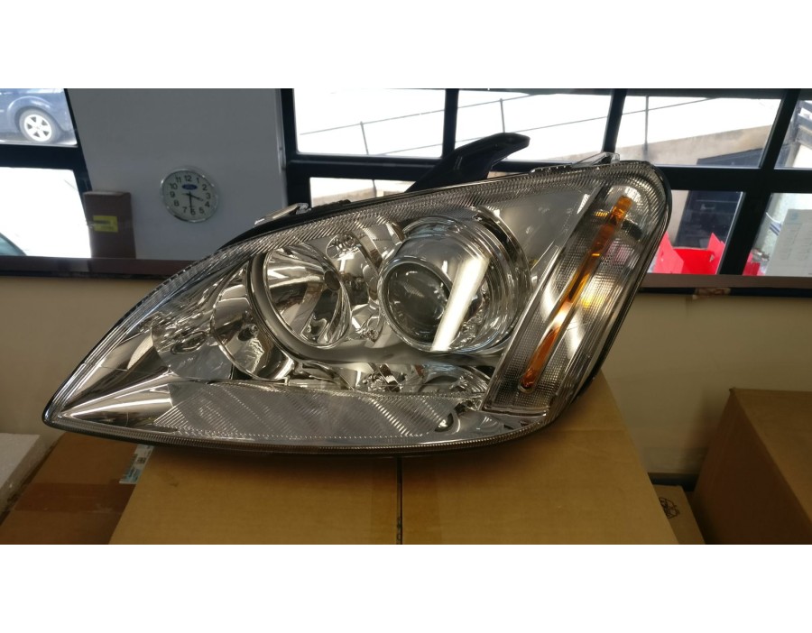 FARO ANTERIORE SINISTRO CON XENO FORD FOCUS 04/08 

FRONT LEFT HEADLIGHT WITH XENO LAMP FORD FOCUS 04/08
