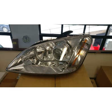 FARO ANTERIORE SINISTRO CON XENO FORD FOCUS 04/08 

FRONT LEFT HEADLIGHT WITH XENO LAMP FORD FOCUS 04/08