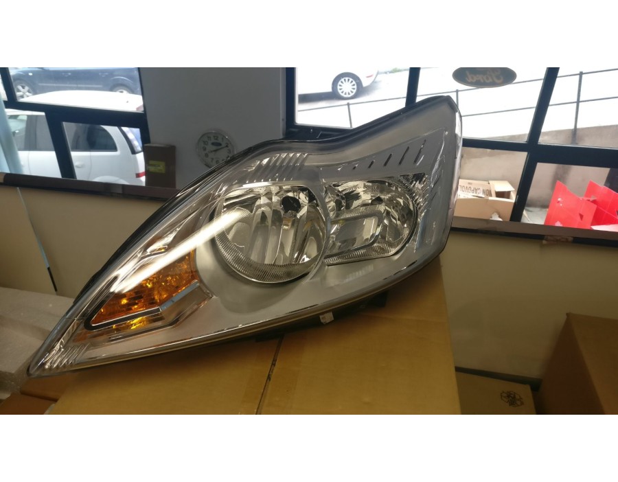 FARO ANTERIORE SINISTRO CON ALOGENO FORD FOCUS 06/10 

FRONT LEFT HEADLIGHT WITH HALOGEN FORD FOCUS 06/10