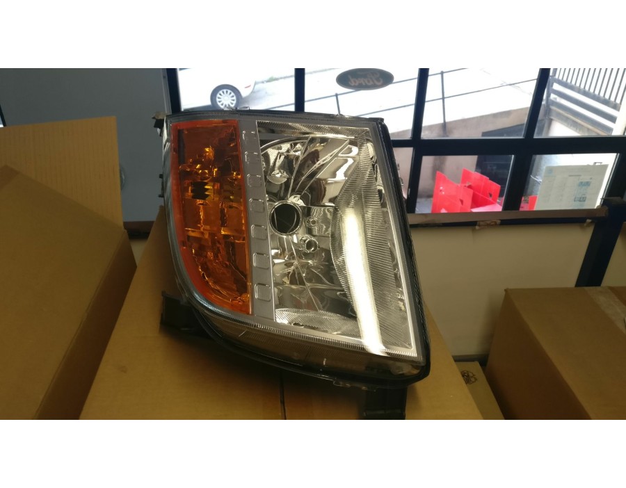 FARO ANTERIORE SINISTRO ,AMBRA, FORD FIESTA /FUSION 05/12 

FRONT LEFT HEADLIGHT , AMBER, FORD FIESTA/FUSION 05/12
