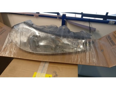 FARO ANTERIORE DESTRO FORD MONDEO 96/00 

FRONT RIGHT HEADLIGHT FORD MONDEO 96/00
