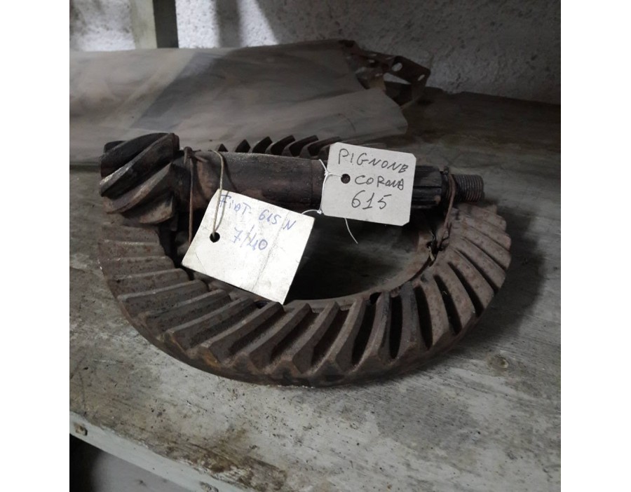 COPPIA CONICA FIAT OM IVECO 615 - RAPPORTO 7/40
DIAM INTERNO 134 MM
DIAM ESTERNO  230 MM
FILETTO ALBERO 12X1,5
8 FORI