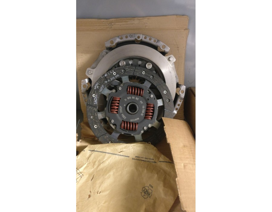 KIT FRIZIONE FORD FIESTA 95/02 1.7 BENZINA 

KIT CLUTCH FORD FIESTA 95/02 1.7 PETROL